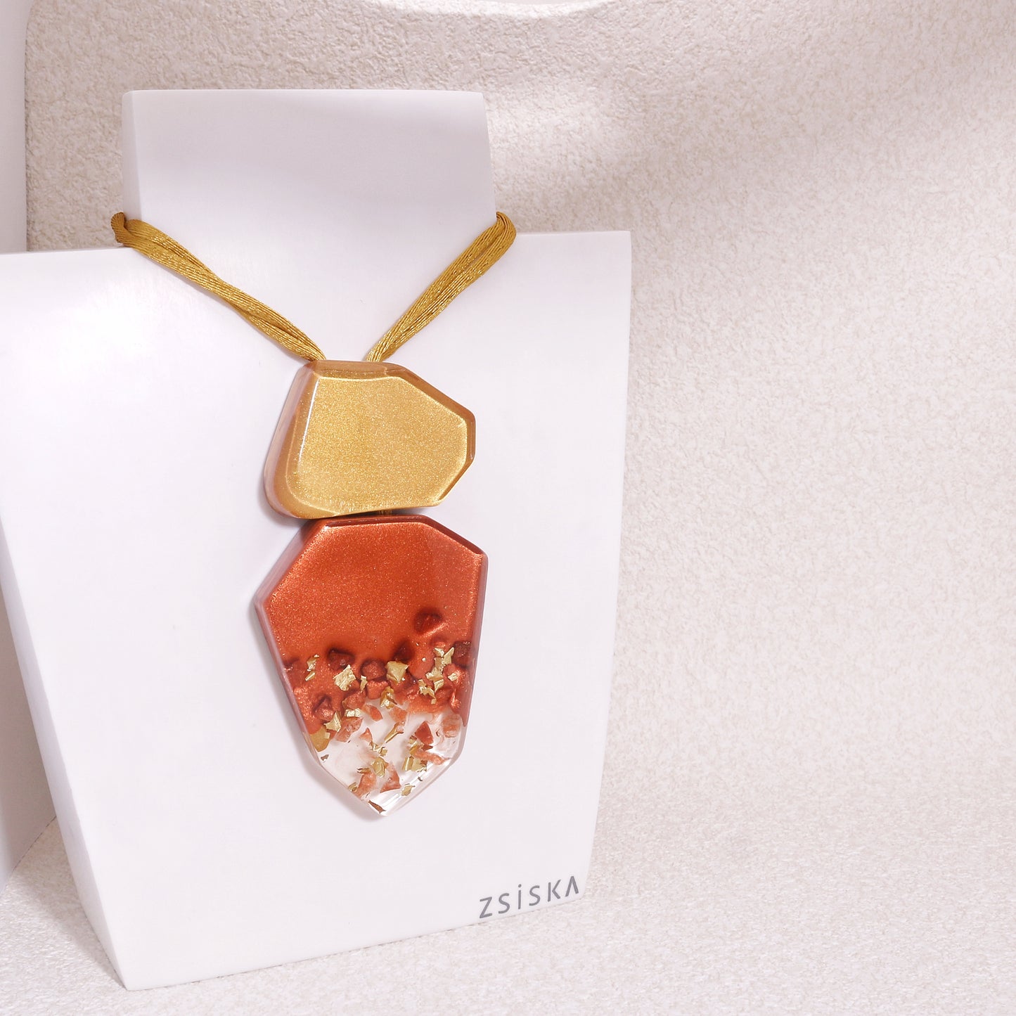 ANAIS Choker Pendant