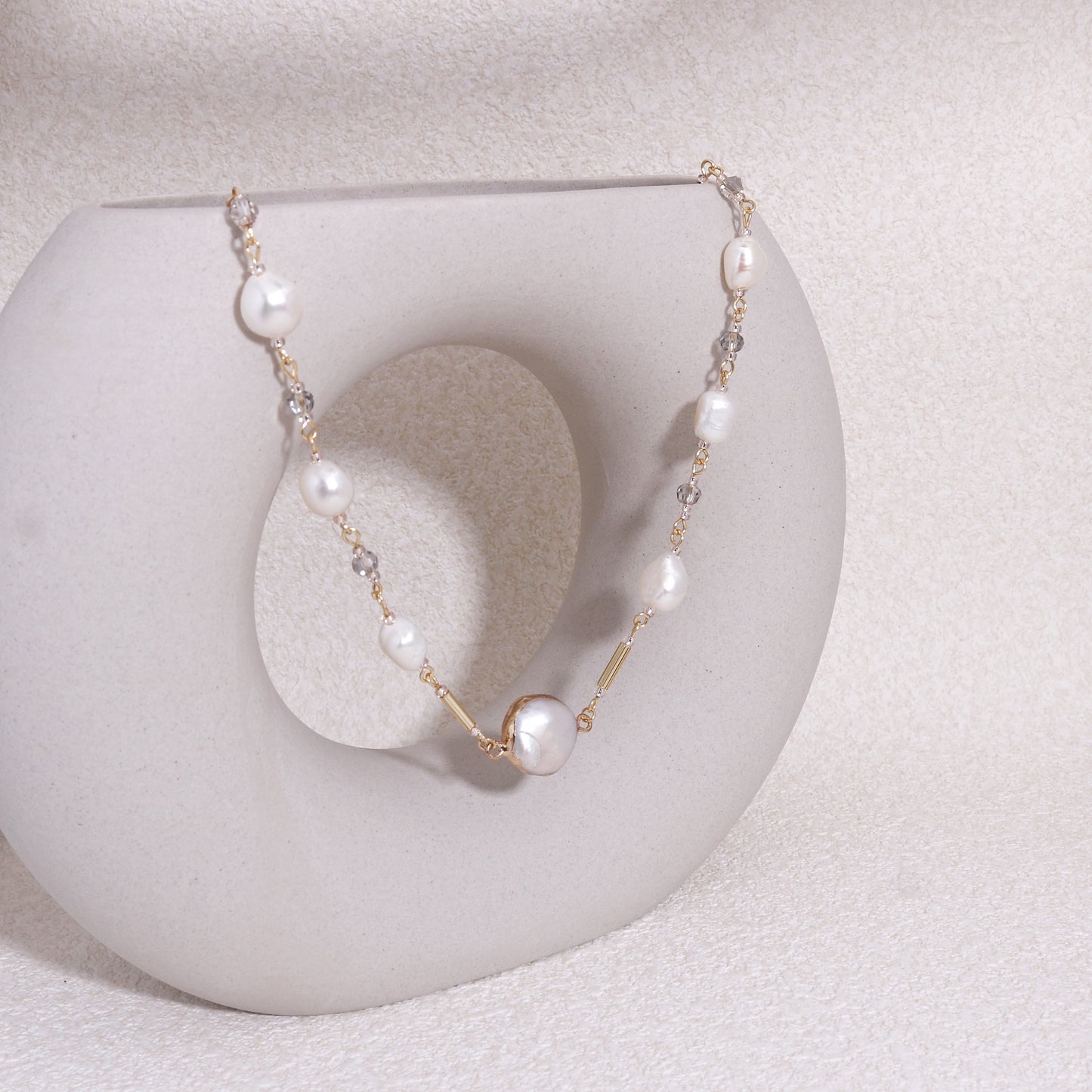 Cherilyn Elegant Minimalist Pearl Gold Necklace
