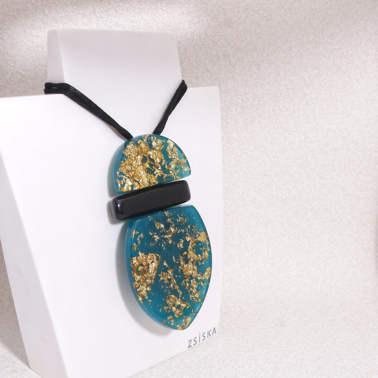 WILA Elegant Gold Foil Pendant