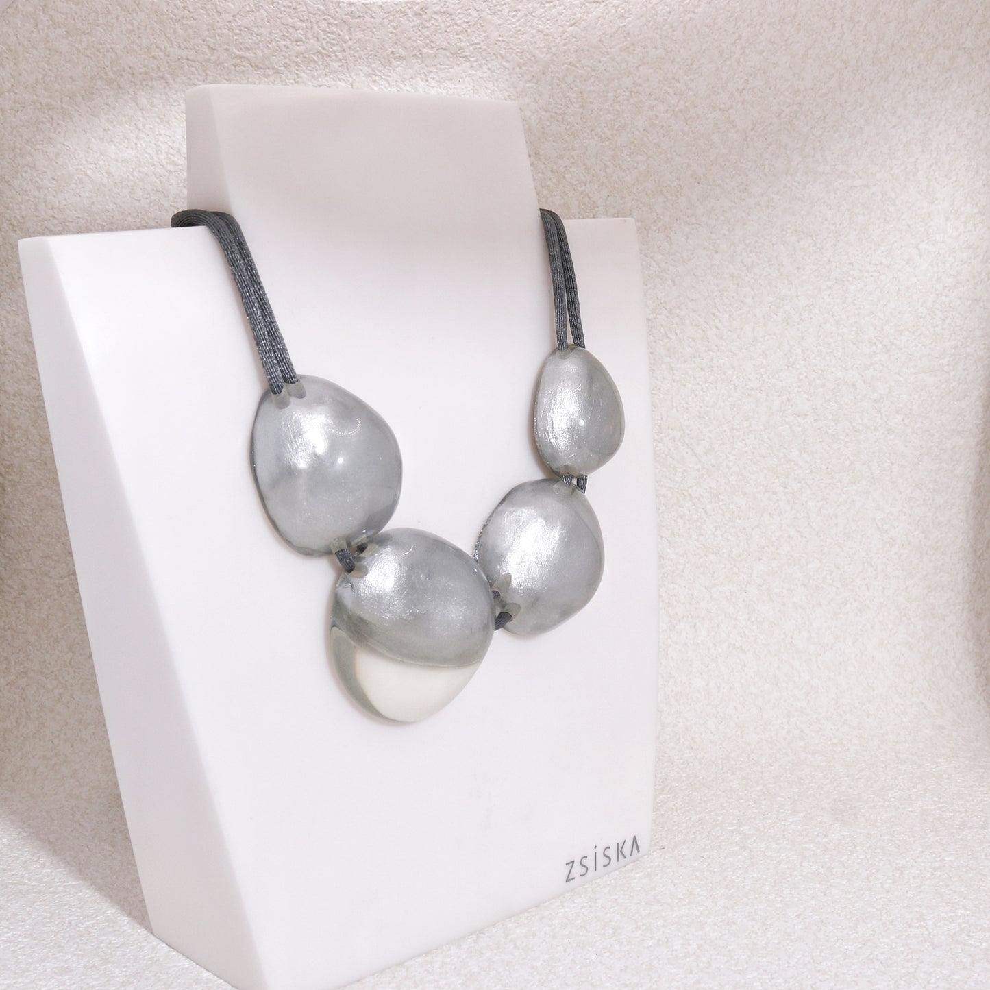 LUXUS Silver Glass-Bauble Necklace