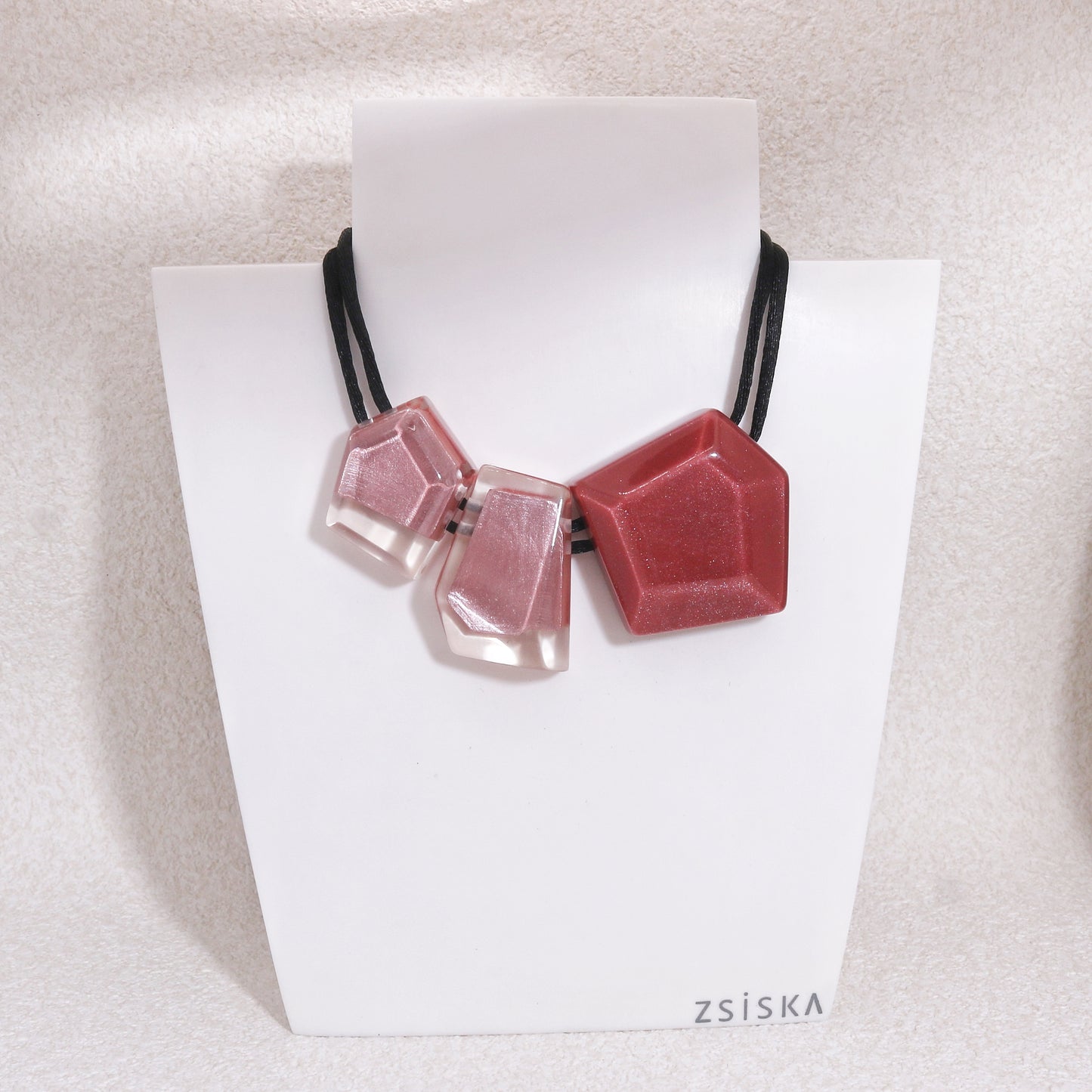 MYSTIQUE Short Bead Resin Necklace