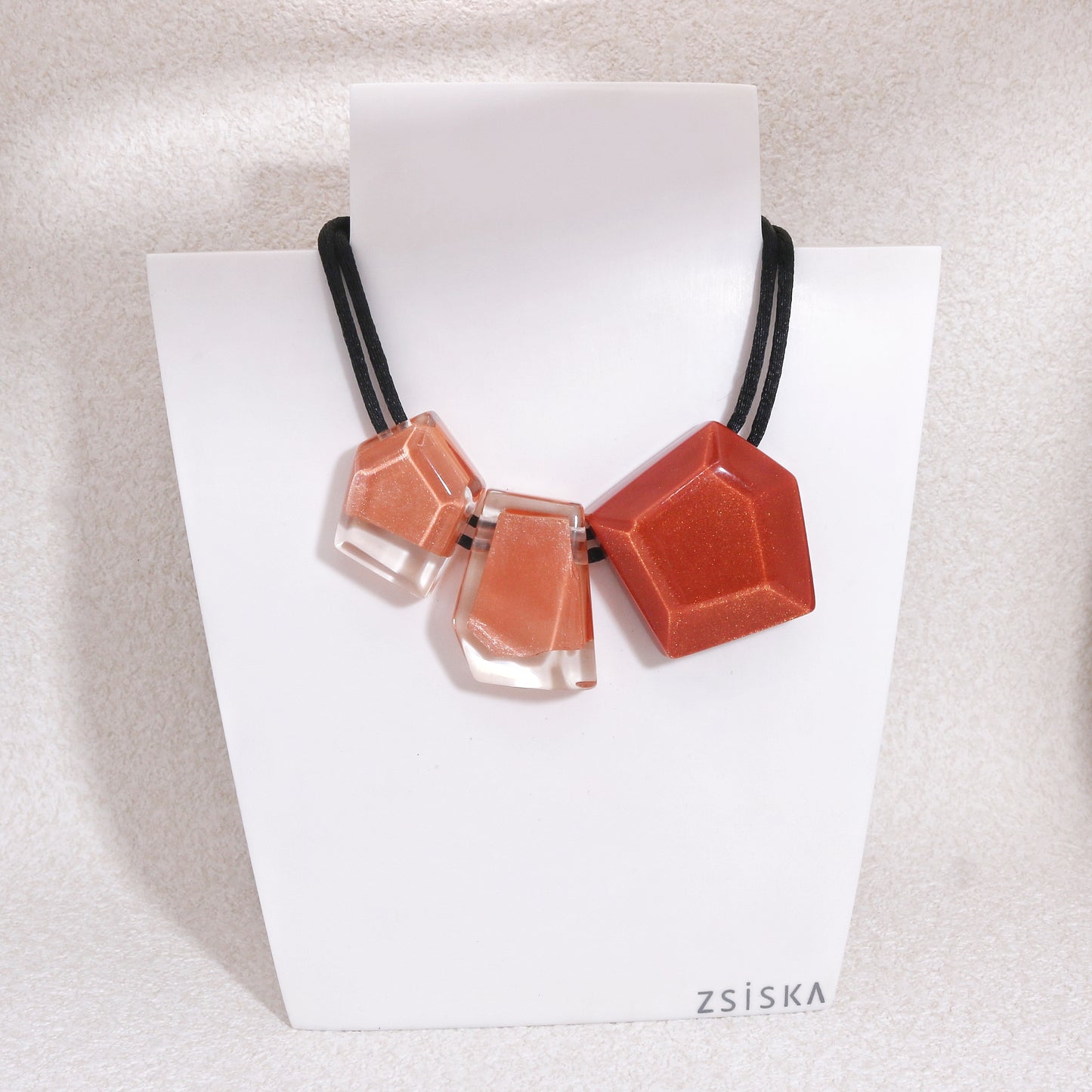 MYSTIQUE Short Bead Resin Necklace