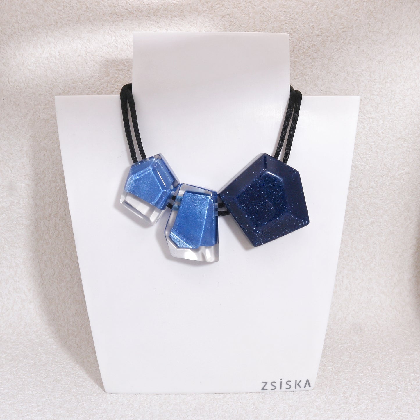 MYSTIQUE Short Bead Resin Necklace