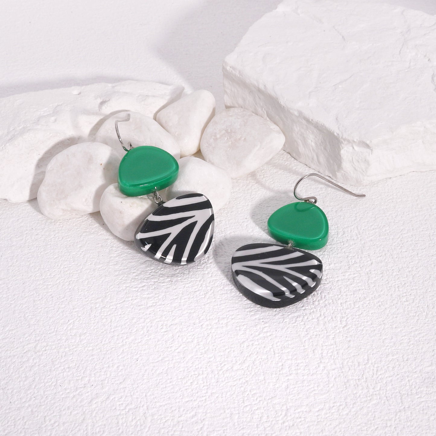 ZSISKA -Nali Zebra Striped Short Dangle Earrings