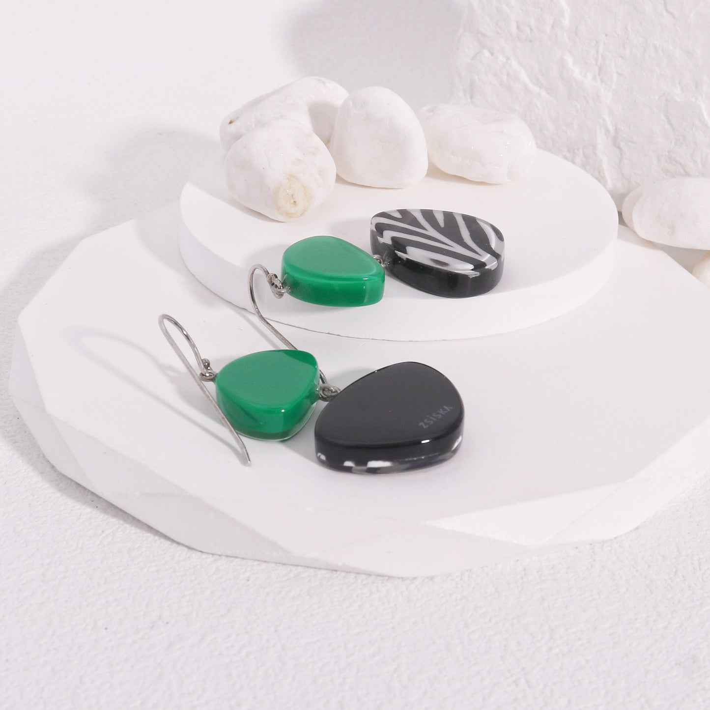 ZSISKA -Nali Zebra Striped Short Dangle Earrings
