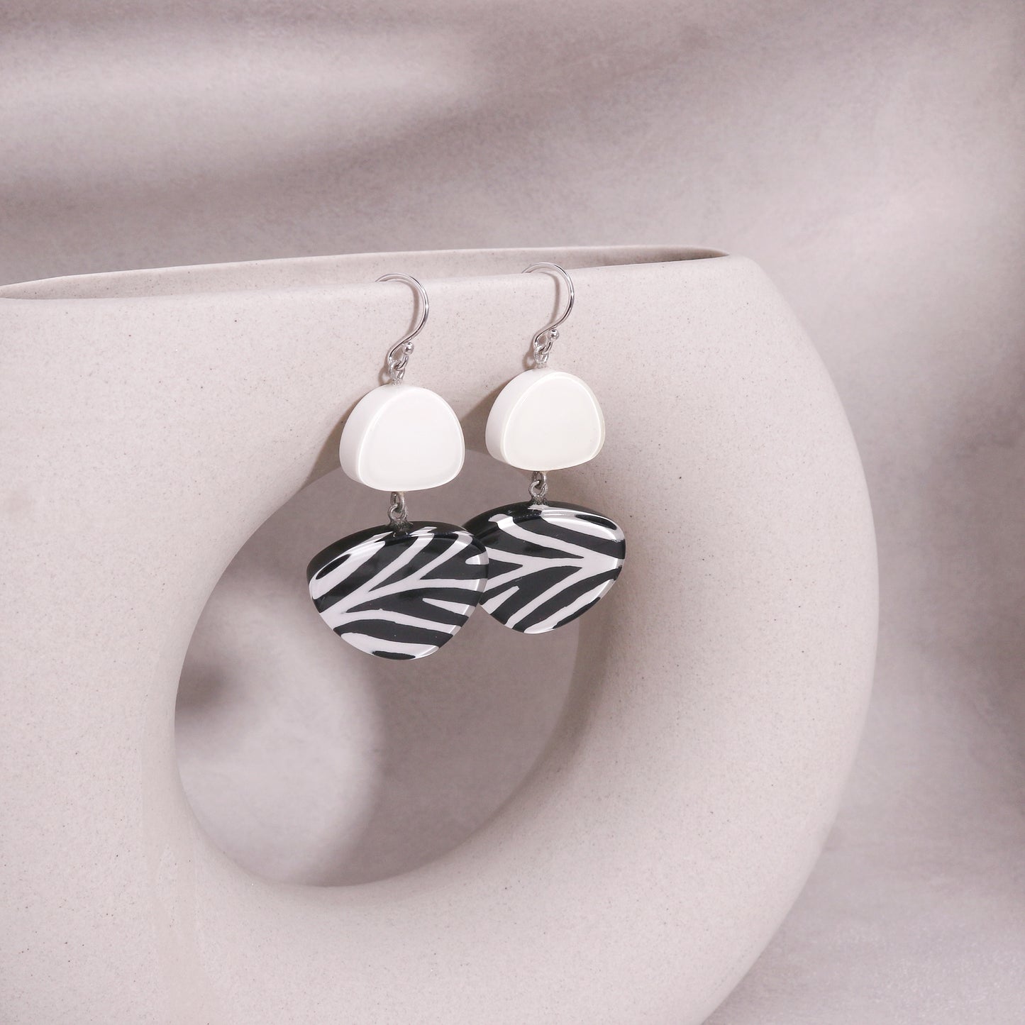 ZSISKA -Nali Zebra Striped Short Dangle Earrings