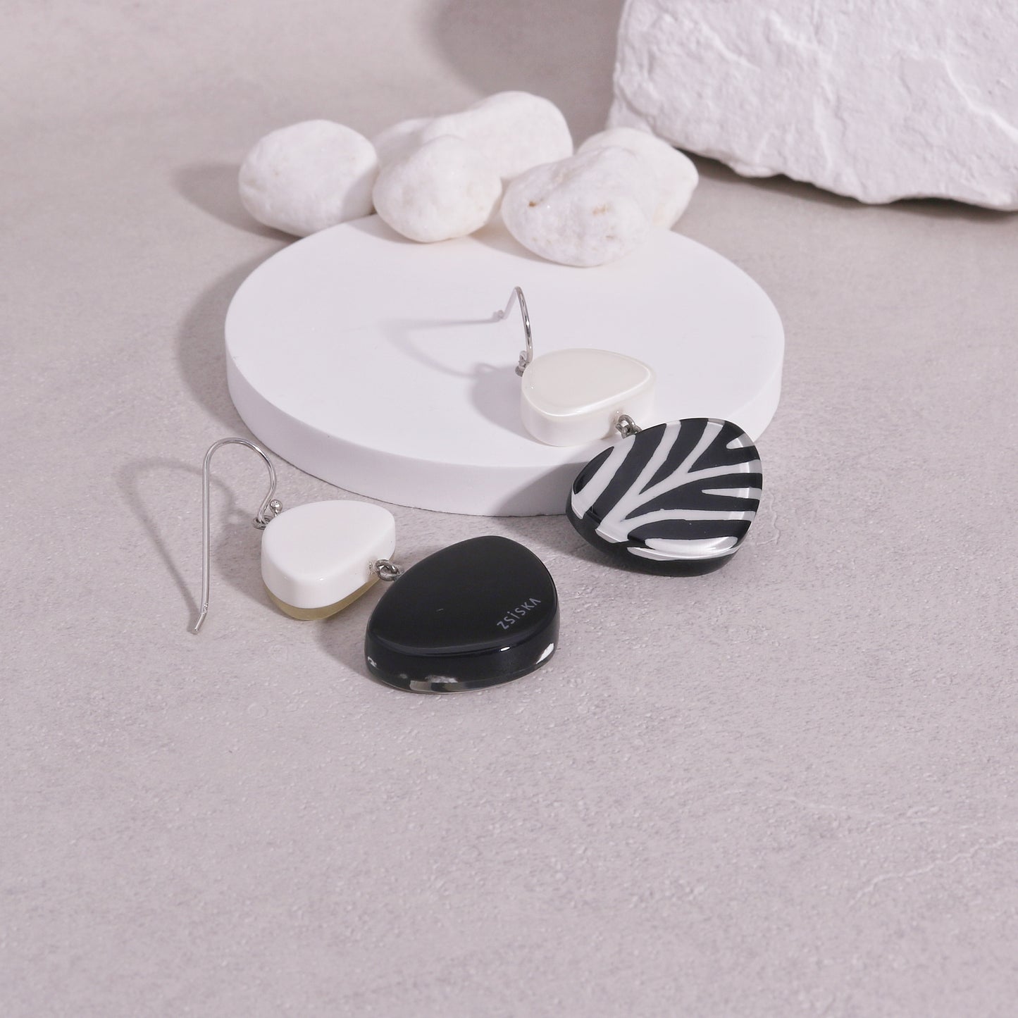ZSISKA -Nali Zebra Striped Short Dangle Earrings