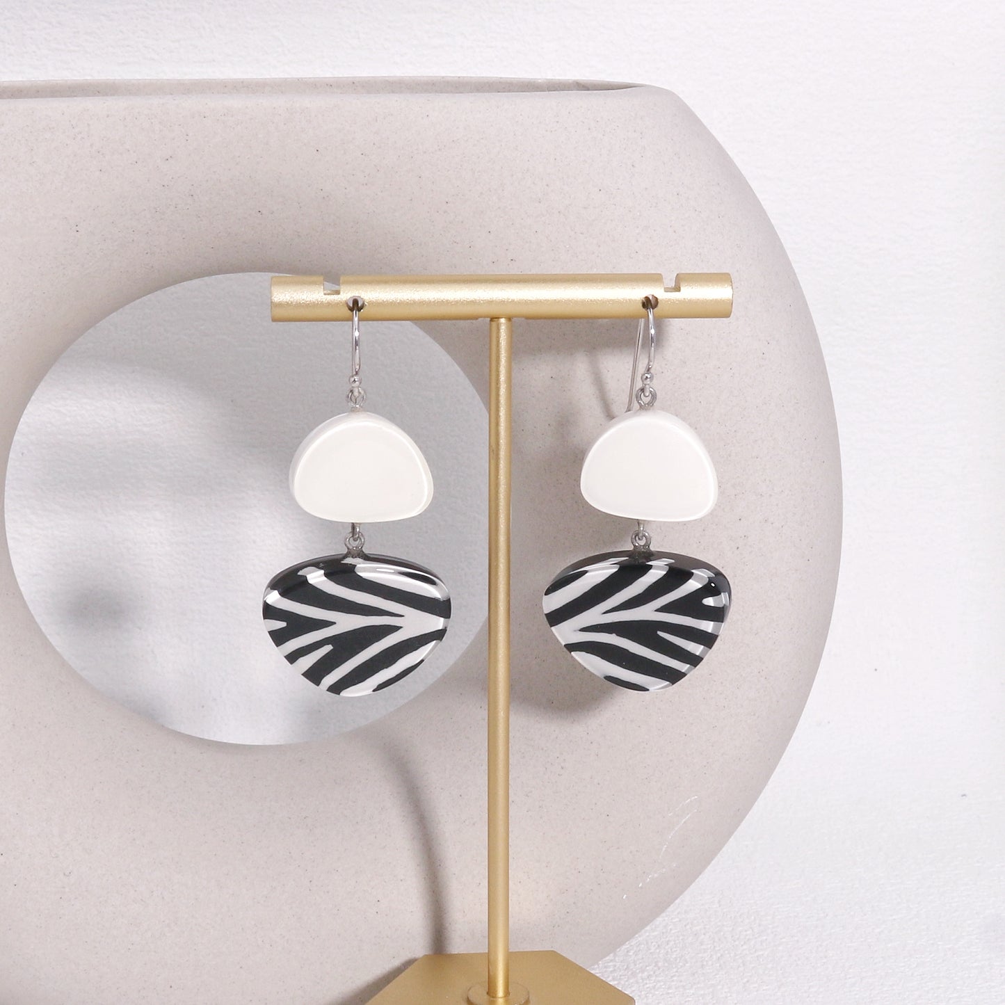 ZSISKA -Nali Zebra Striped Short Dangle Earrings