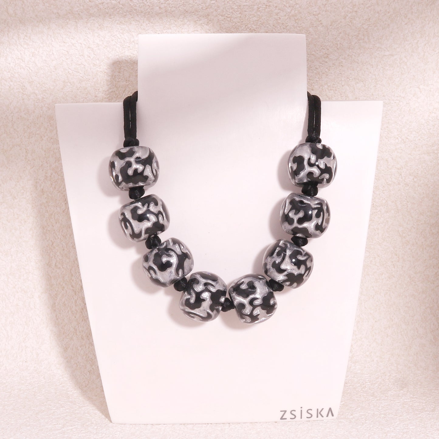 BAROQUE21 Silver Black Necklace