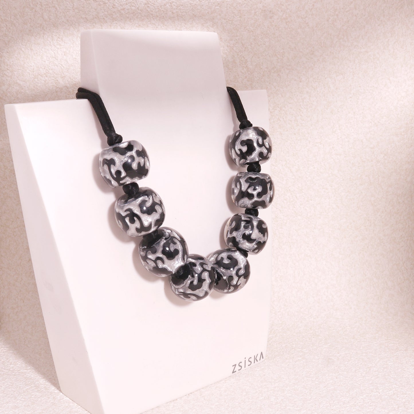 BAROQUE21 Silver Black Necklace