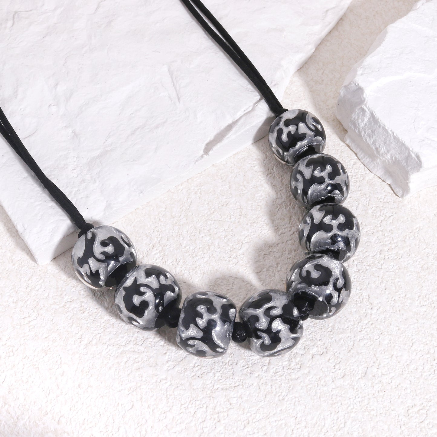 BAROQUE21 Silver Black Necklace