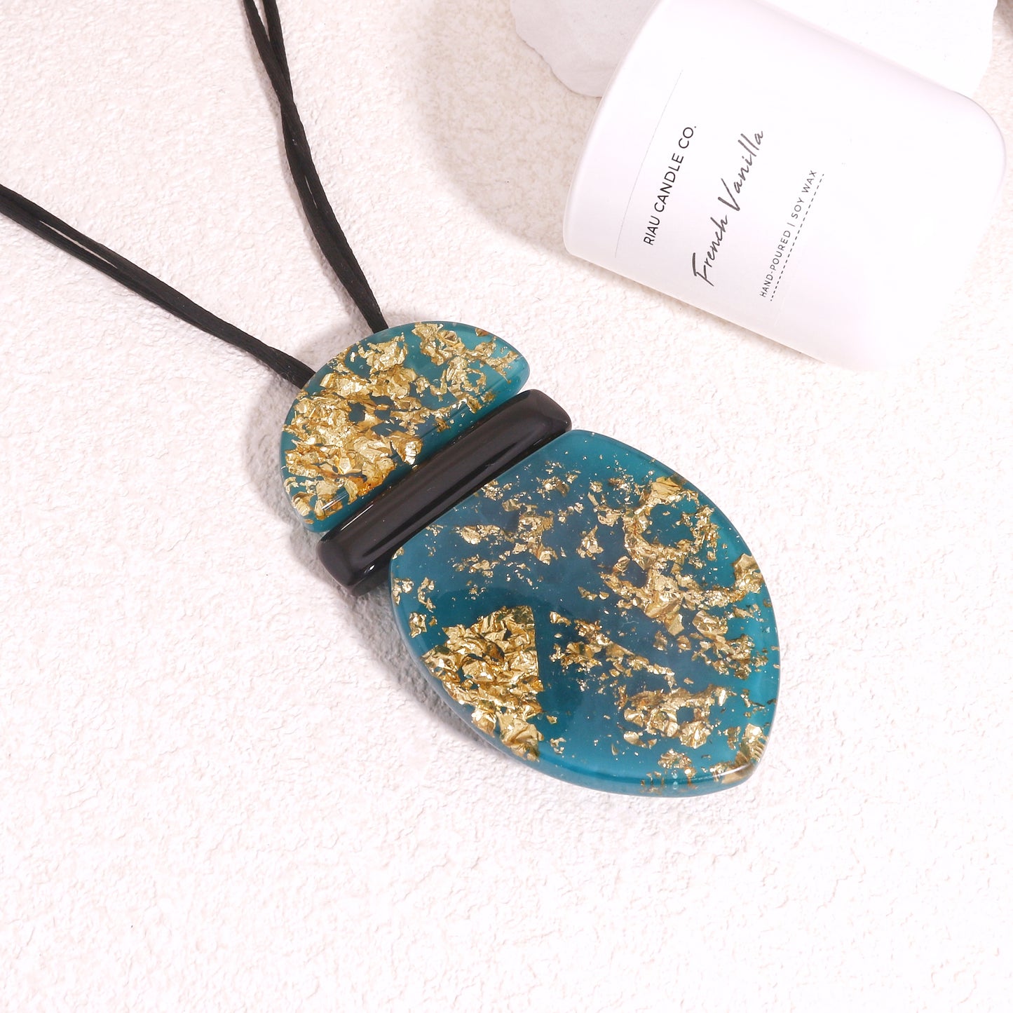 WILA Elegant Gold Foil Pendant