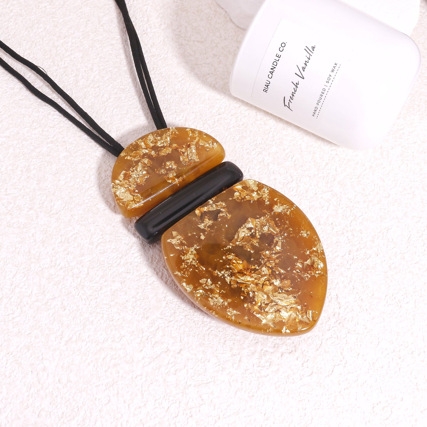 WILA Elegant Gold Foil Pendant