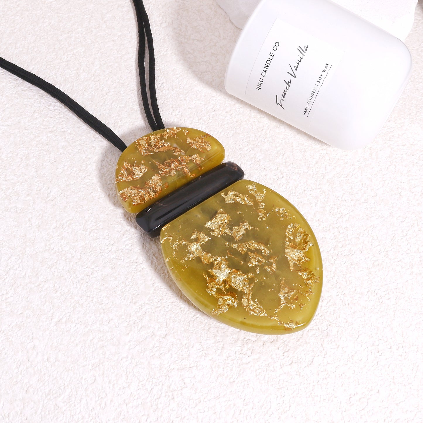 WILA Elegant Gold Foil Pendant