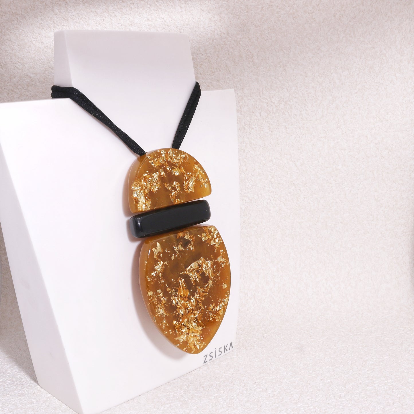 WILA Elegant Gold Foil Pendant