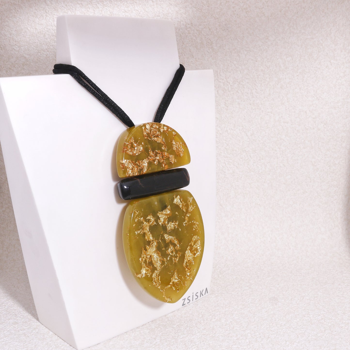 WILA Elegant Gold Foil Pendant