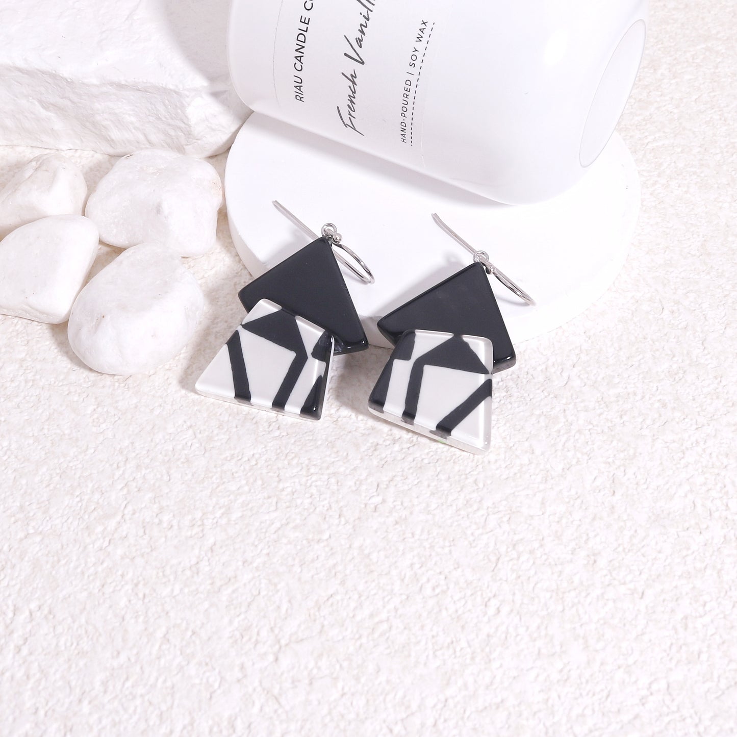 URBANA Short Dangle Earrings White