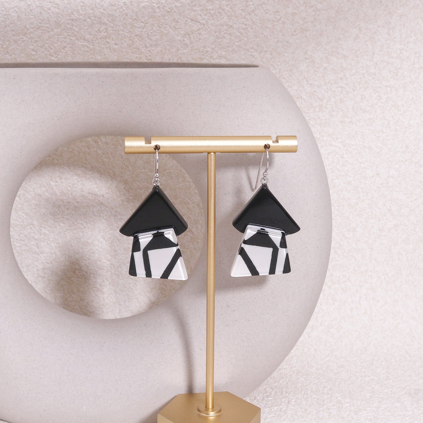 URBANA Short Dangle Earrings White