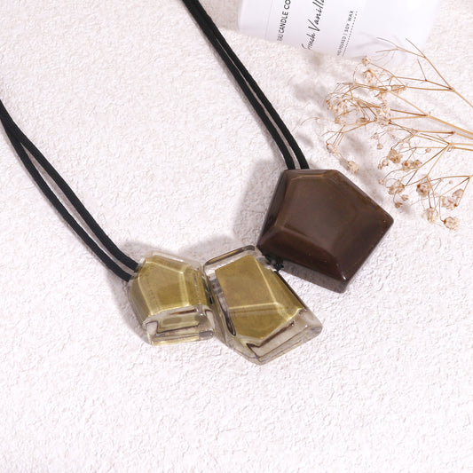 MYSTIQUE Short Bead Resin Necklace