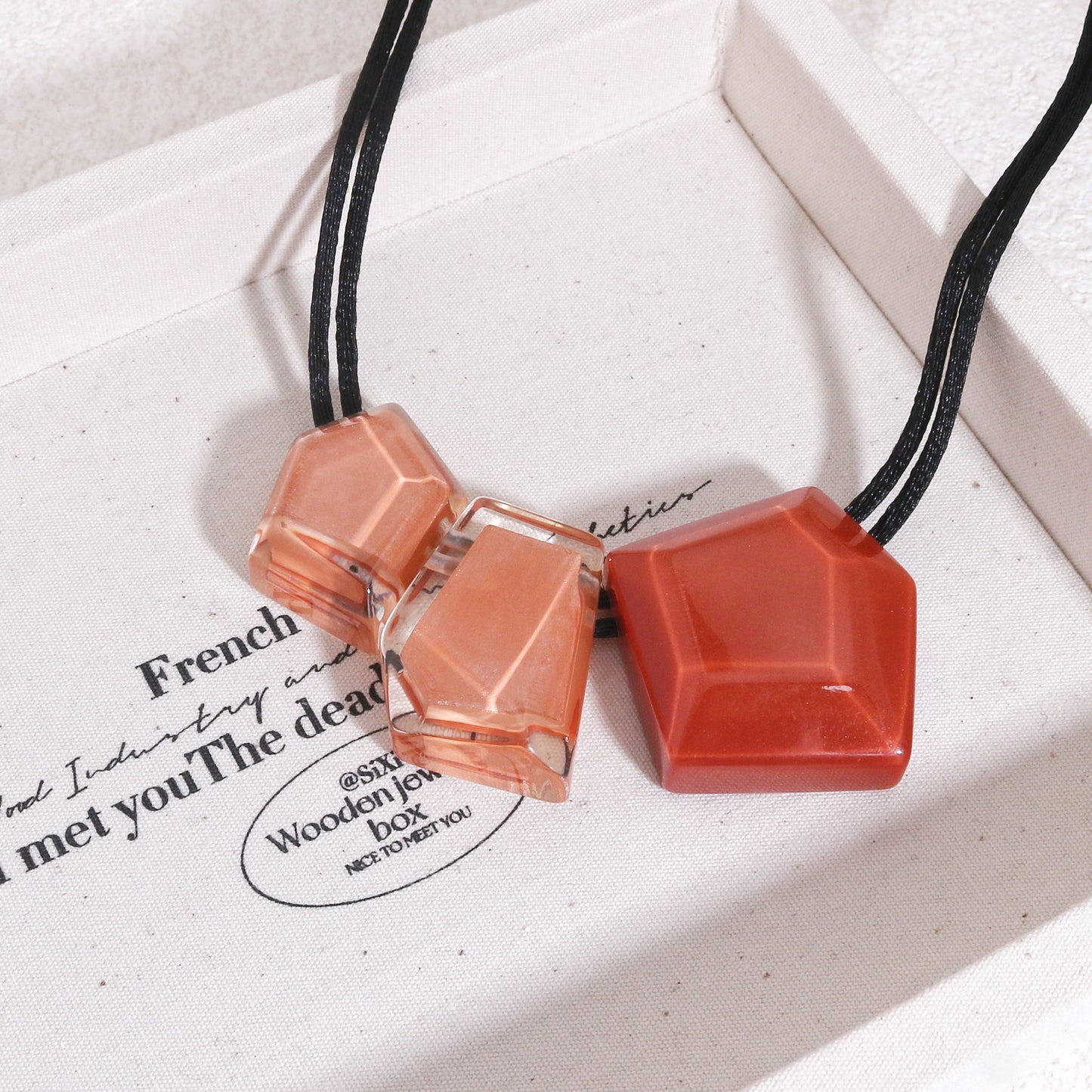 MYSTIQUE Short Bead Resin Necklace