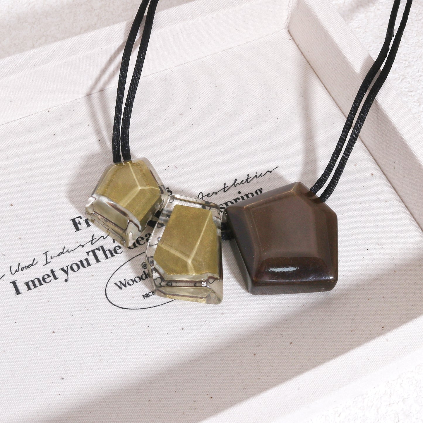 MYSTIQUE Short Bead Resin Necklace