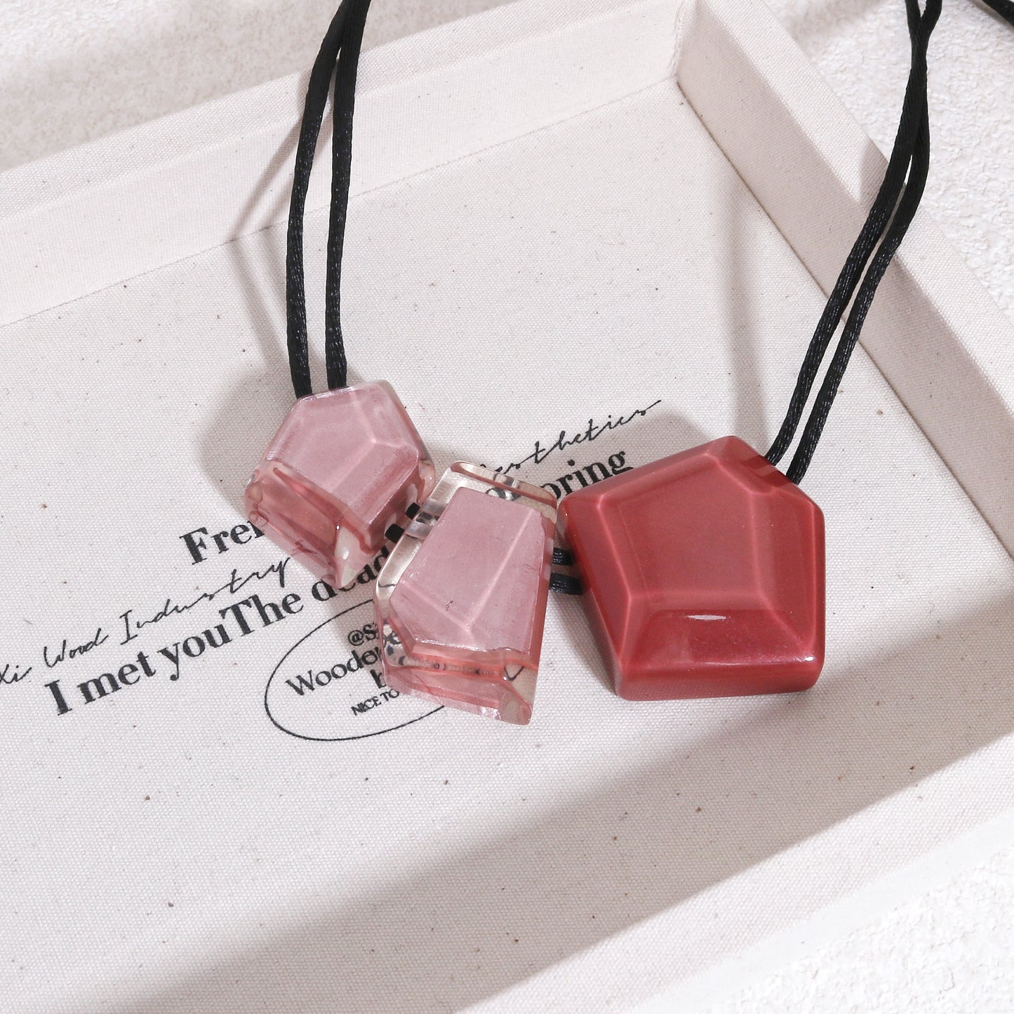 MYSTIQUE Short Bead Resin Necklace