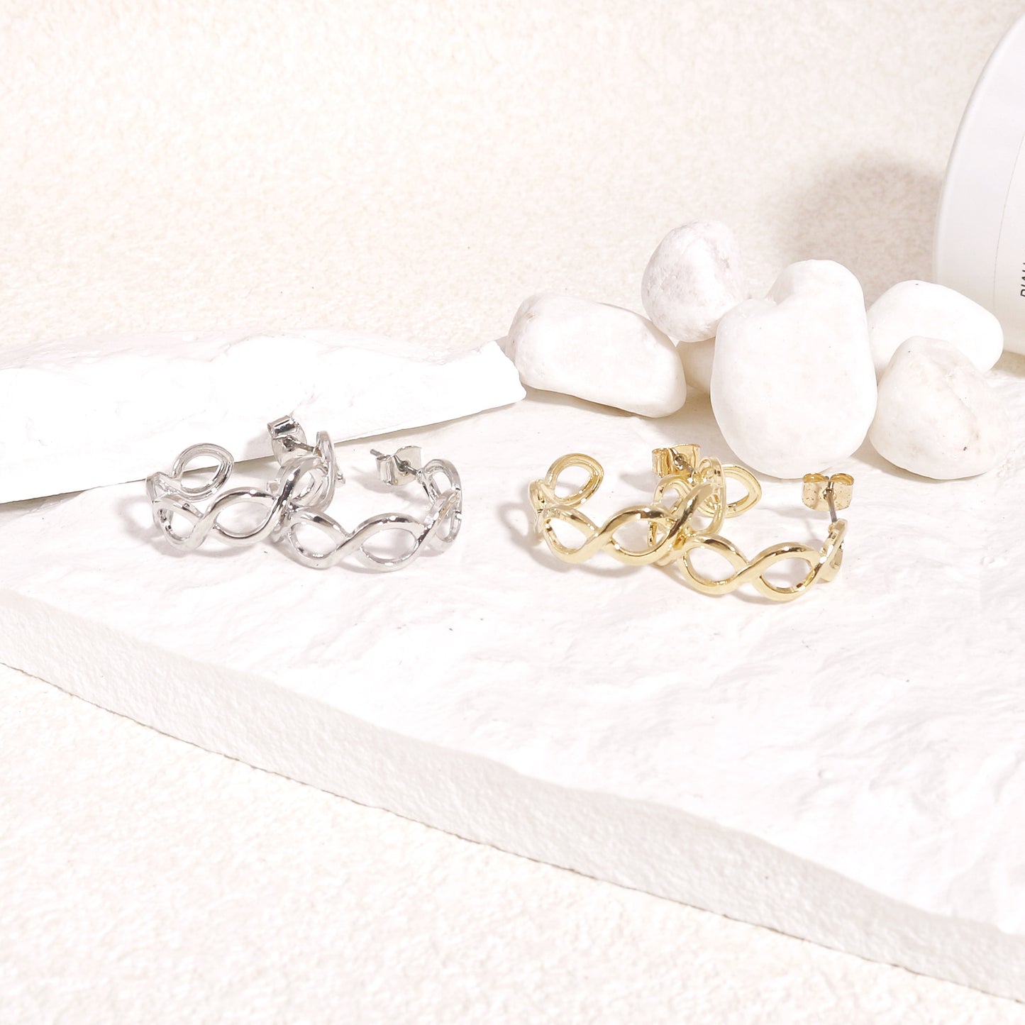 Danity Intertwining Oval Link Hoop Earrings