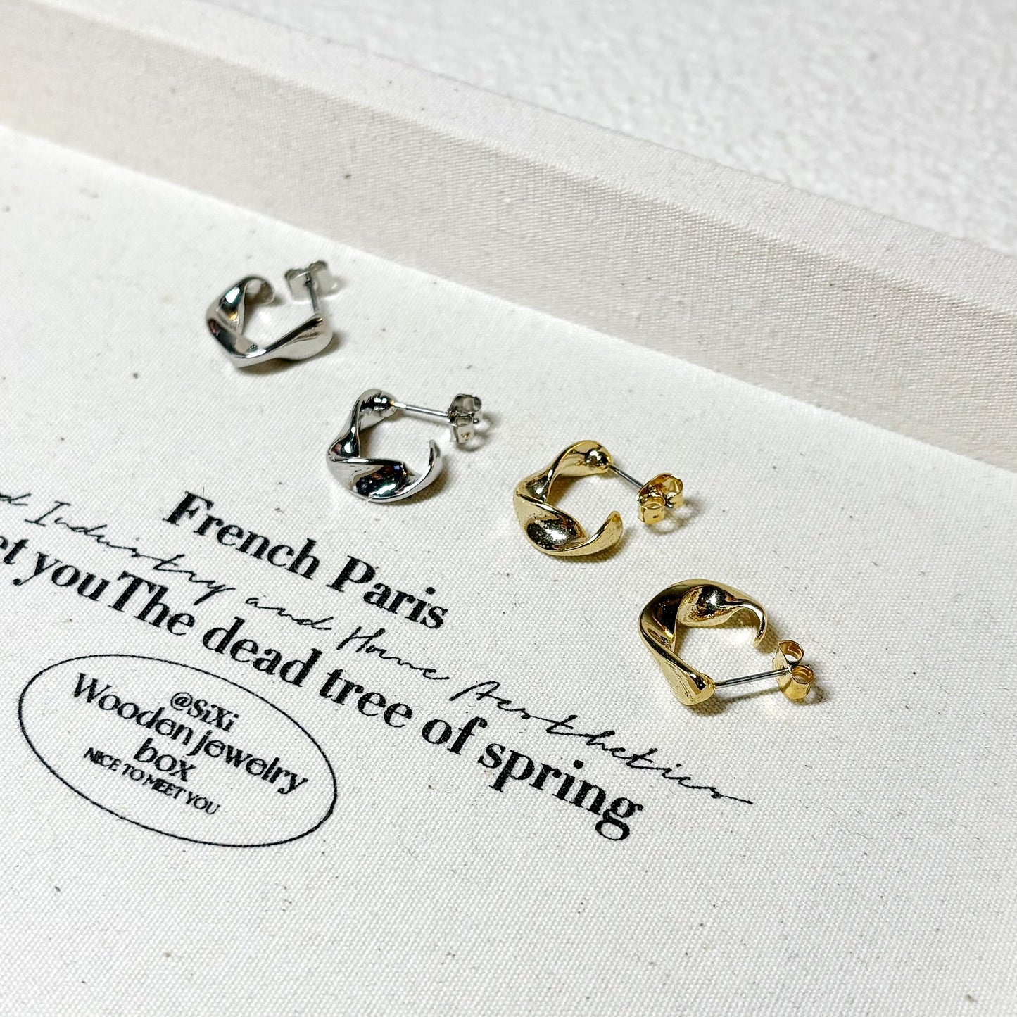 Nevaria Twisted Ribbon Mini Huggy Earrings