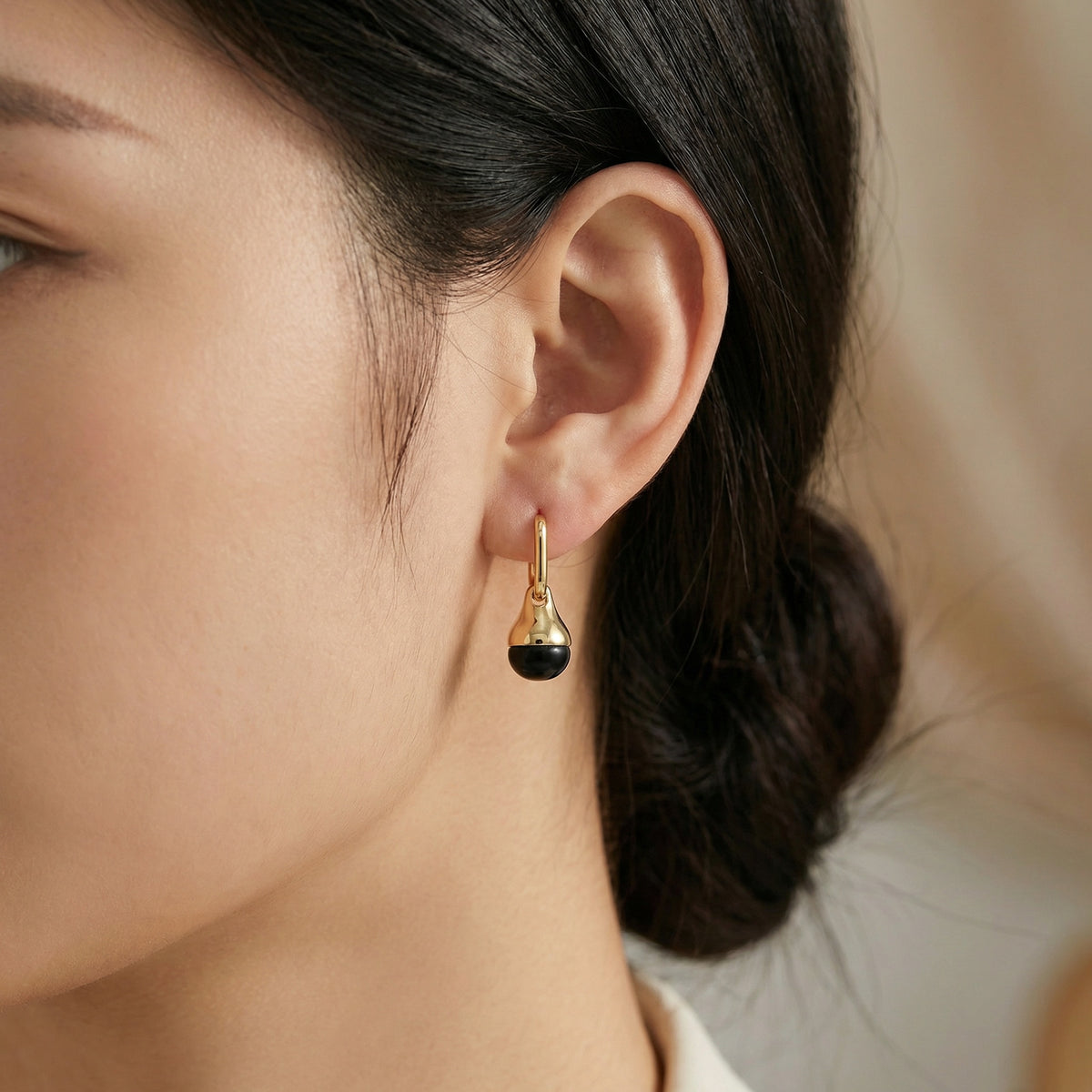 Taylor's Clear Water Droplet Dangle Earrings in Black
